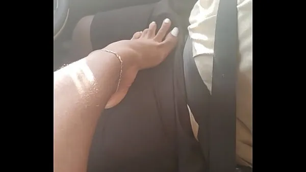 Vroči SEXY BIG FEET FOOTJOB IN CAR topli filmi