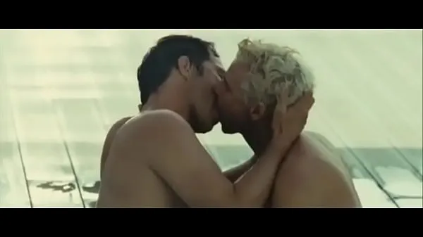 Quente British Actor Paul Sculfor Gay Kiss From Di Di Hollywood Filmes quentes