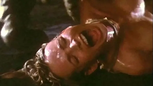 Worm Sex Scene From The Movie Galaxy Of Terror : The giant worm loved and impregnated the female officer of the spaceship Film hangat yang hangat