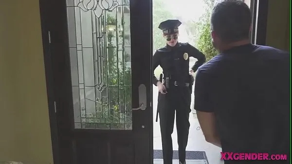 Žhavé Trans cop riding cock and getting rimmed žhavé filmy