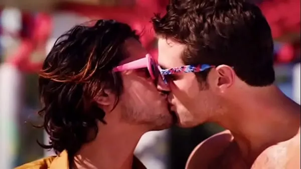 뜨거운 Gay Kiss from Mainstream Television 따뜻한 영화