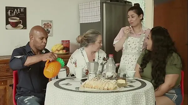 Quente THE BIG WHOLE FAMILY - THE HUSBAND IS A CUCK, THE step MOTHER TALARICATES THE DAUGHTER, AND THE MAID FUCKS EVERYONE | EMME WHITE, ALESSANDRA MAIA, AGATHA LUDOVINO, CAPOEIRA Filmes quentes