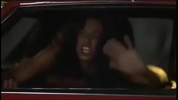 Hotte Italian slut buttfuck in the car varme filmer