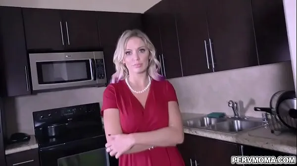 Hotte Blonde milf Kenzie Taylor wants her stepsons mouth shut so she suck his young prick varme film