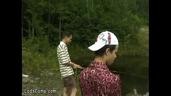 Hotte Unlucky young fishermen filmed fucking in forest varme film