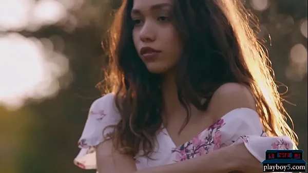 Καυτές Petite Asian teen model Kit Rysha hot outdoor striptease ζεστές ταινίες