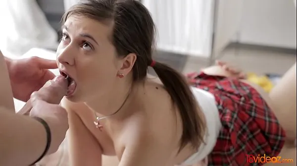 Populárne 18videoz - Doublefucking teen Vika Volkova in fishnets horúce filmy