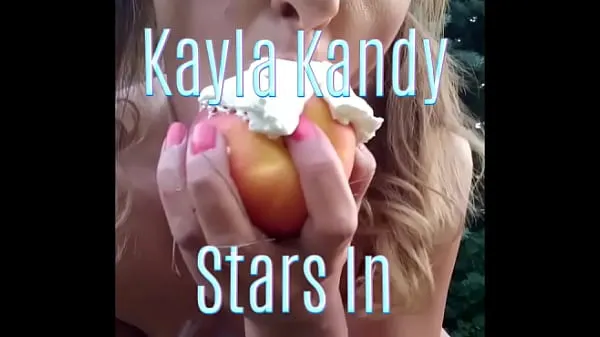 Películas calientes Kayla Kandy se ensucia con crema batida cálidas