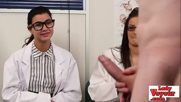 Quente English voyeur nurses instructing tugging guy Filmes quentes