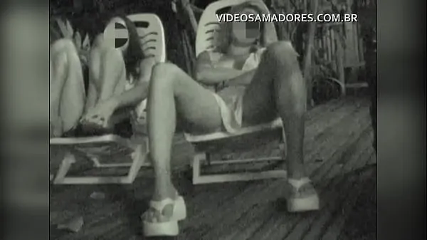 Gorące Girls get half naked on video recorded by a friendciepłe filmy