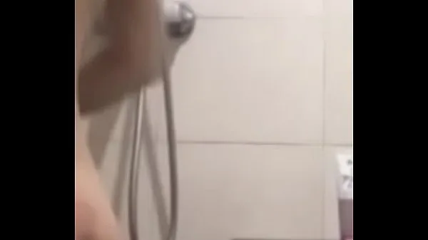 Hot Asian girl bathing on camera Film hangat yang hangat