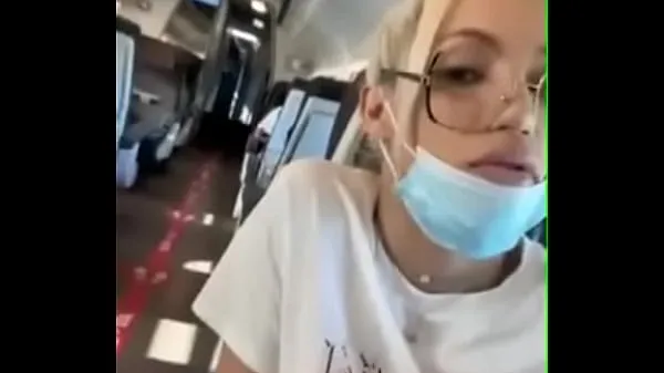 Hete Blonde shows his cock on the plane warme films