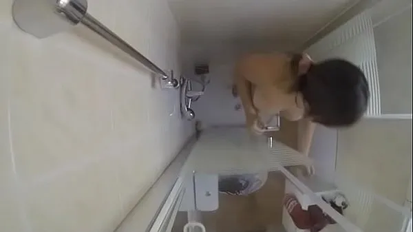 Film caldi Spying Nika in the shower. She has an amazing bodycaldi