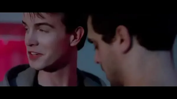 ภาพยนตร์ยอดนิยม Gay Kiss from Mainstream Movies เรื่องอบอุ่น