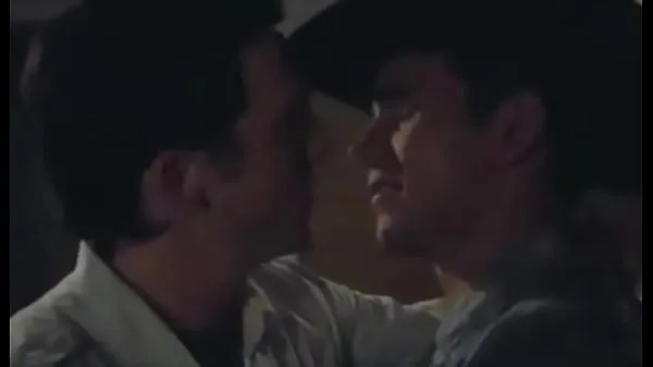 ภาพยนตร์ยอดนิยม Gay Kiss from Mainstream Movies เรื่องอบอุ่น