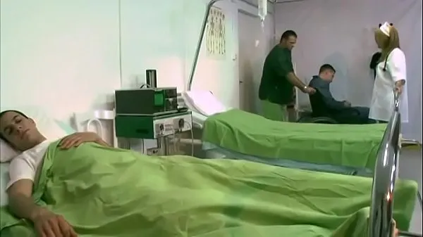 Hot nurse gives special treatment for her patient Film hangat yang hangat