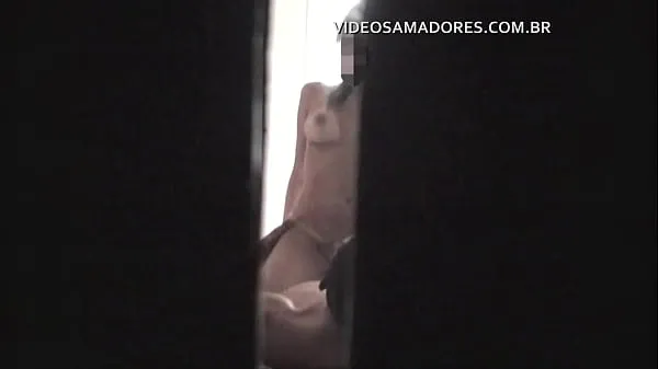 Populárne Cuckold films his wife fucking with another man from inside the closet horúce filmy