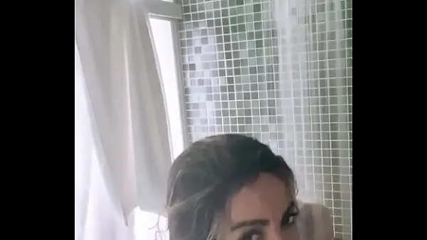 Hete Anitta leaks breasts while taking a shower warme films