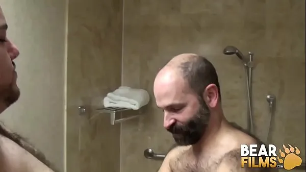 أفلام ساخنة Hairy Bears Hot Shower Masturbation دافئة