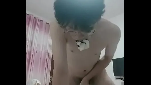 Kuumia Chinese cool boy jerks off wearing white socks on bed 01 lämpimiä elokuvia