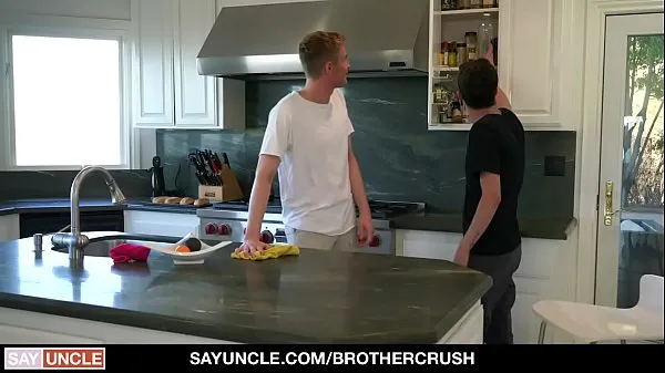 Gorące BrotherCrush - Horny Guy Fucking y. Stepbrociepłe filmy