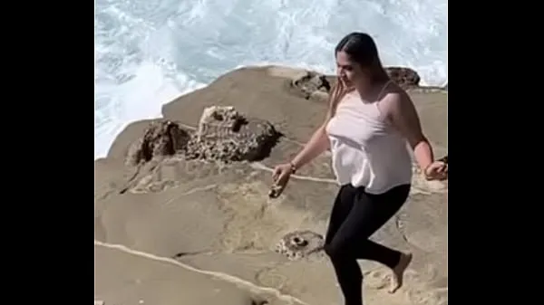गर्म Real bitch at beach गर्म फिल्में