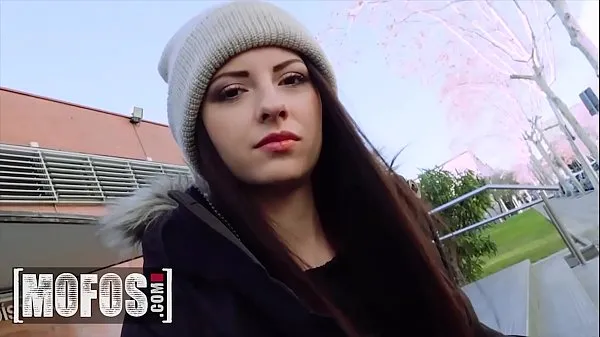 Film caldi Teenager italiana (Rebecca Volpetti) si fa scopare il culo in pubblico - MOFOScaldi