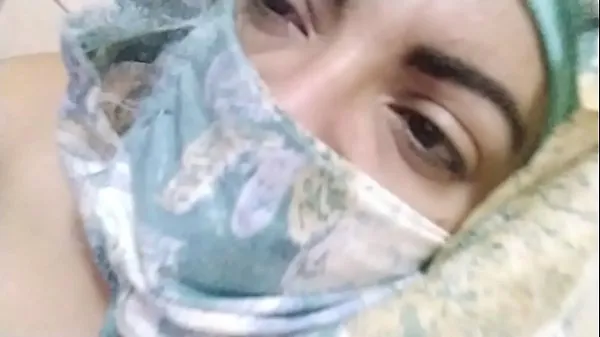 Real Arab Muslim Mom Masturbates Her Pussy To Extreme Orgasm On Porn Hijab Cam And Shows Feet Film hangat yang hangat