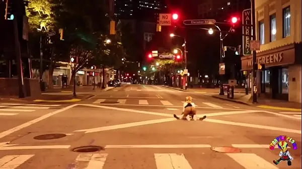 Kuumia Clown gets dick sucked in middle of the street lämpimiä elokuvia