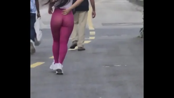 Film caldi Sposato quasi nudo per strada in pantaloni legging trasparenti Luana Kazakicaldi