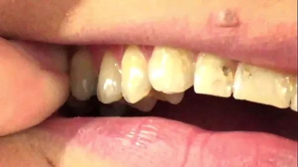 Vroči Mouth Vore Close Up Of Fifi Foxx Eating Gummy Bears topli filmi