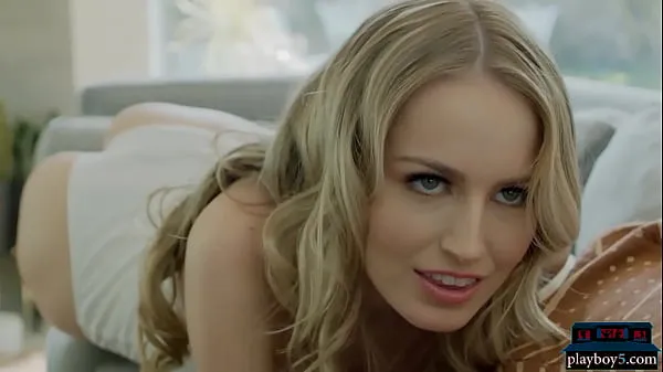 Heta Petite teen blonde Scarlett Sage solo striptease and masturbation varma filmer