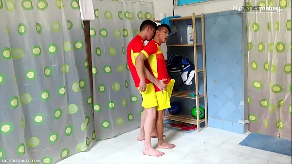 Cute sport twinks fuck raw with their football uniforms on Film hangat yang hangat
