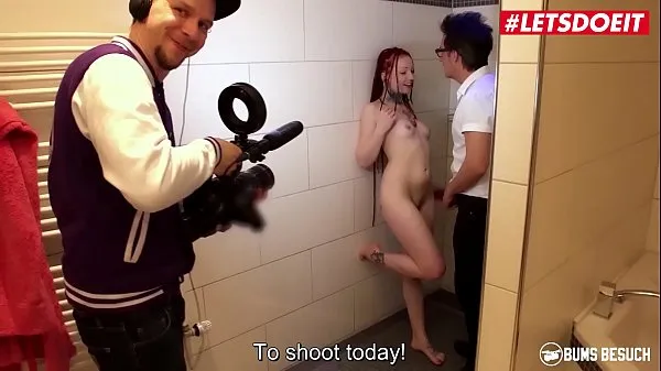 Vroči LETSDOEIT - - German Pornstar Tricked Into Shower Sex With By Dirty Producers topli filmi