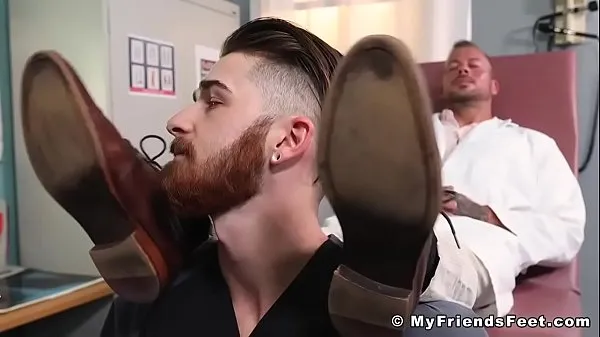 Žhavé Hot doctor hunk jerking off during feet licking worship žhavé filmy