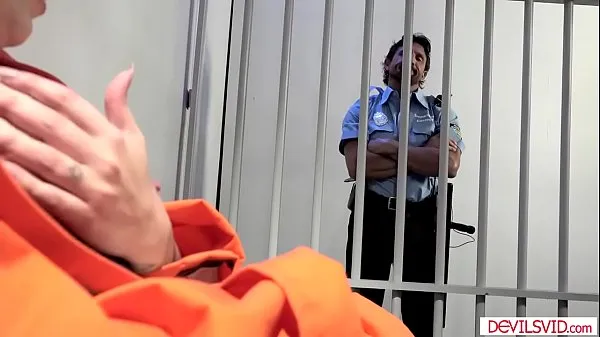 गर्म Busty prisoner sucks and fucked by guard गर्म फिल्में