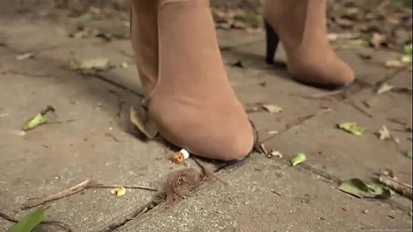 Καυτές Crush cigarettes in boots ζεστές ταινίες