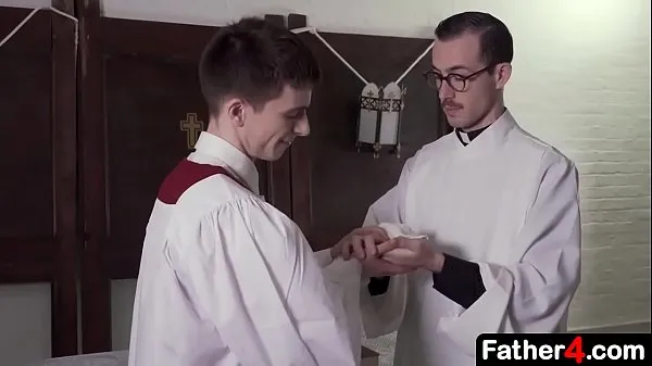 Vroči Gay Priest and Religious Boy - Altar Training topli filmi