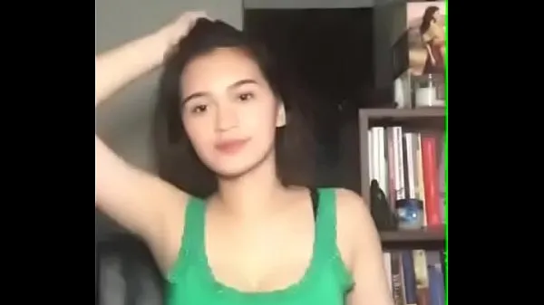 Hot Yannahbanana performs in sexy green dress live on streaming app warm Movies