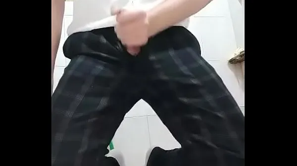 Film caldi Chinese cool boy ejaculates kneeling in the bathroom 06caldi