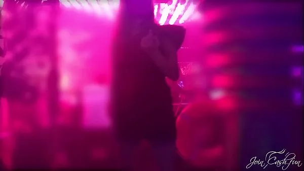 Slut Sensual Blowjob Stranger's Big Cock and Swallow Cum in Nightclub Toilet Film hangat yang hangat