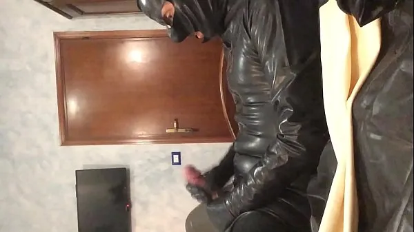Hotte Cumshots wearing black rubber catsuit varme filmer