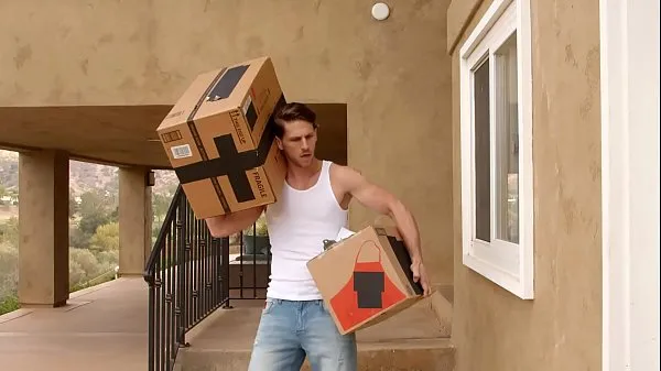 Vroči Delivery Man Carries The Best Package - NextDoorStudioes topli filmi