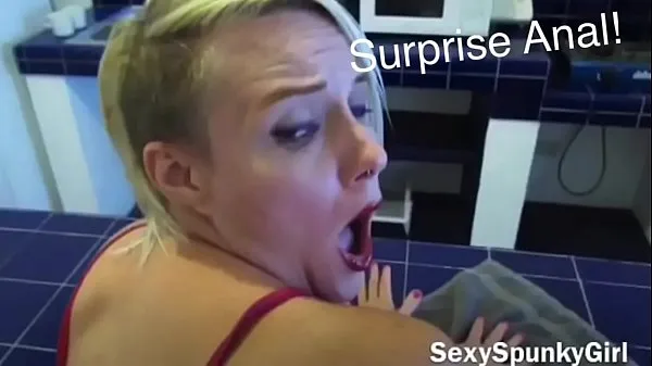 Vroči Anal Surprise While She Cleans The Kitchen: I Fuck Her Ass With No Warning topli filmi