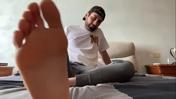 Hotte guy show his body and cum varme filmer