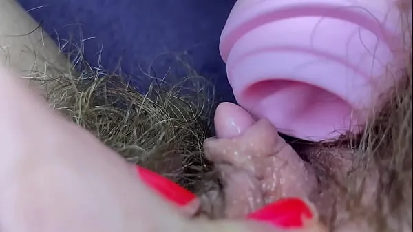 Testing Pussy licking clit licker toy big clitoris hairy pussy in extreme closeup masturbation Film hangat yang hangat
