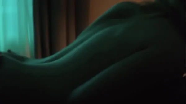 Film caldi Eliza Taylor in L'UOMO DI NOVEMBREcaldi