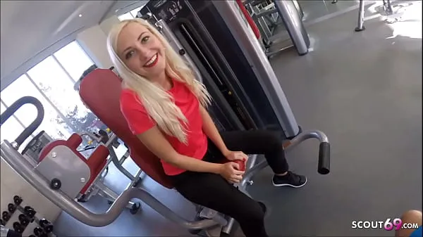 Hete Skinny German Fitness Girl Pickup and Fuck Stranger in Gym warme films