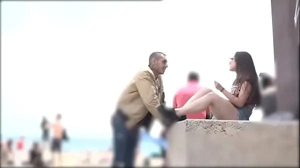 Gorące He proves he can pick any girl at the Barcelona beachciepłe filmy