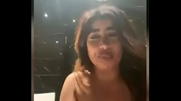 Populárne French Arab camgirl masturbating in a bathroom & spraying everywhere horúce filmy